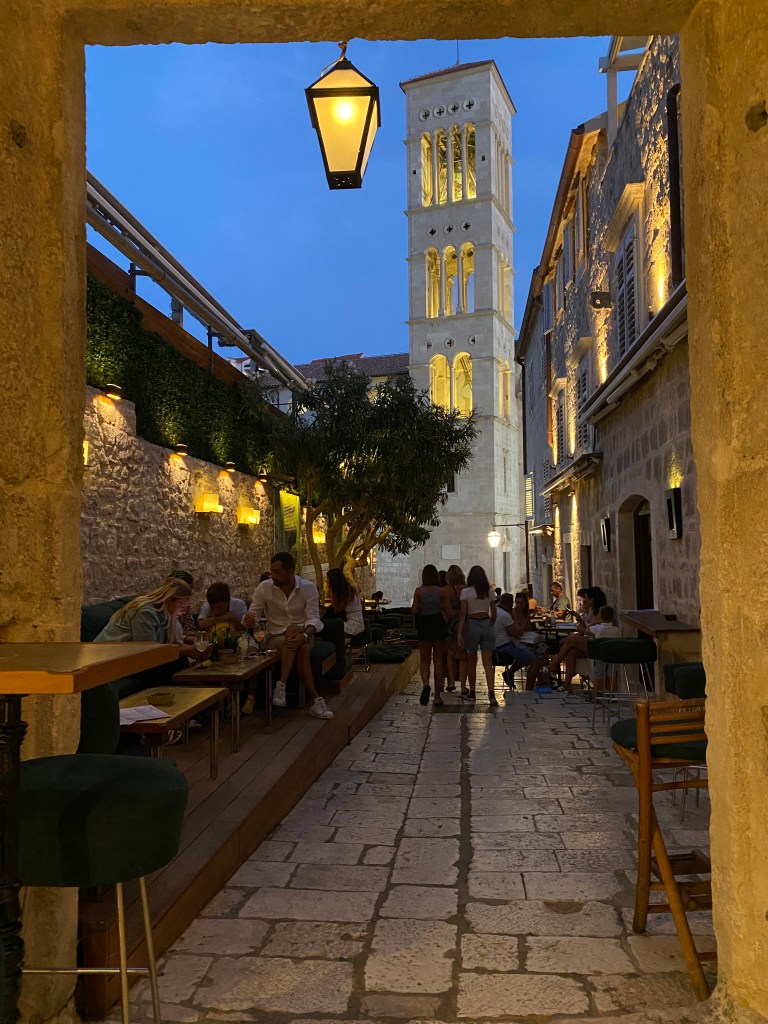 Hvar por la noche
