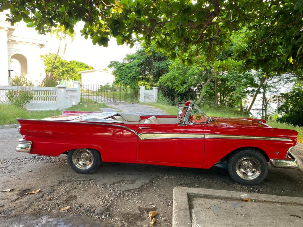 Visita al cristo en coche de época