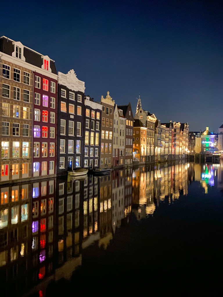 Casas barco en Damrak