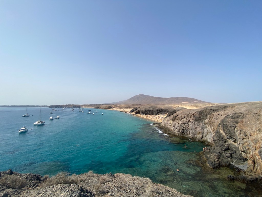 Plaza mujeres, papagayo